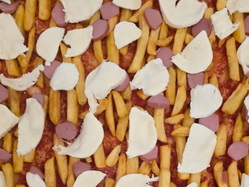 Porzione di Pizza  Wurstel e Patate